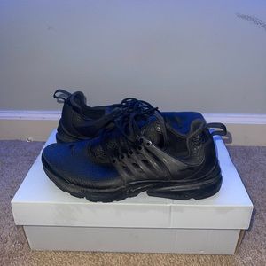 WORN BLACK NIKE PRESTOS
